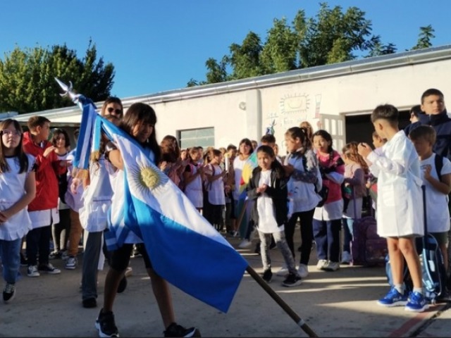 El intendente Wesner inaugura el ciclo lectivo en Hinojo